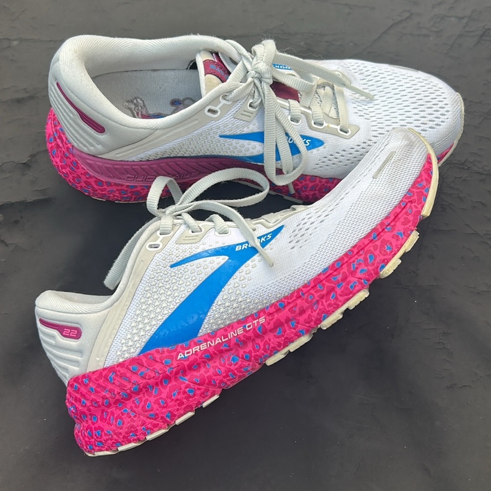 Women’s Brooks Adrenaline GTS 22 Sz 7.5